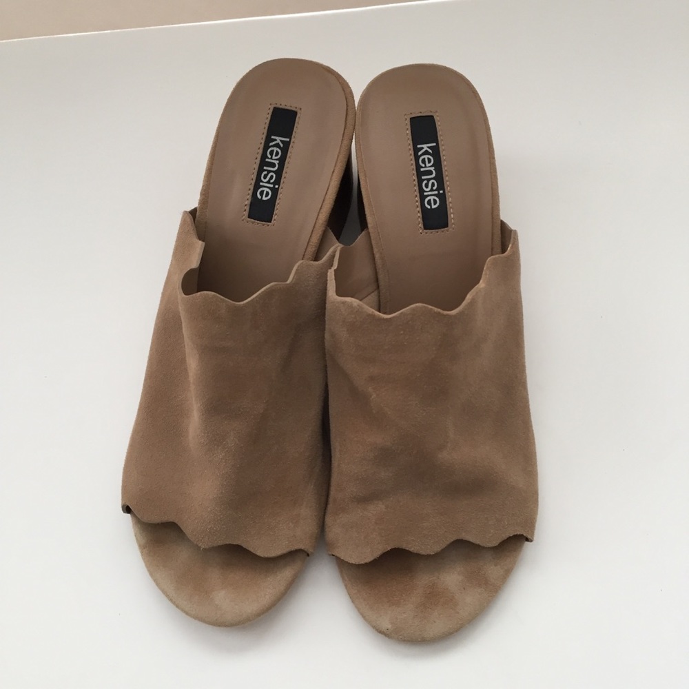 Kensie taupe slip on heel sandals shoes scallop 7